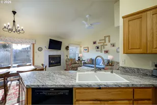 323 NE Fircrest Pl, McMinnville, OR 97128 - Photo 13