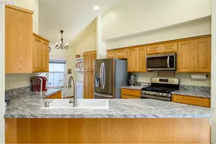 323 NE Fircrest Pl, McMinnville, OR 97128 - Photo 15