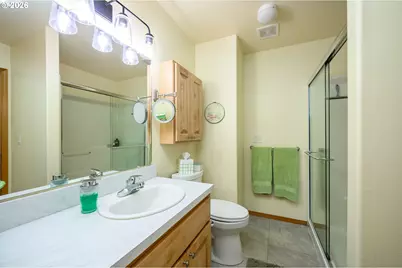 323 NE Fircrest Pl, McMinnville, OR 97128 - Photo 25