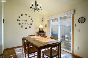 323 NE Fircrest Pl, McMinnville, OR 97128 - Photo 15