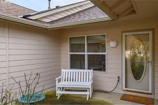 323 NE Fircrest Pl, McMinnville, OR 97128 - Photo 7