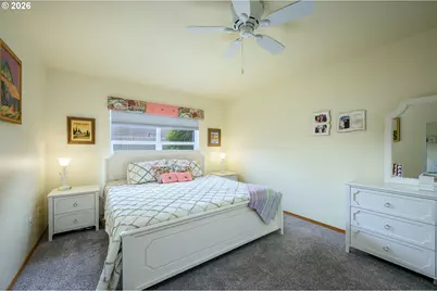 323 NE Fircrest Pl, McMinnville, OR 97128 - Photo 23