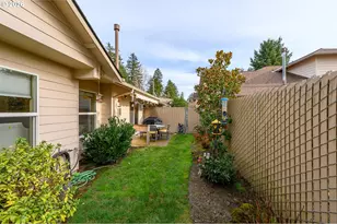 323 NE Fircrest Pl, McMinnville, OR 97128 - Photo 37
