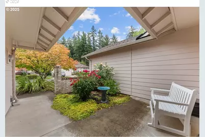 323 NE Fircrest Pl, McMinnville, OR 97128 - Photo 3