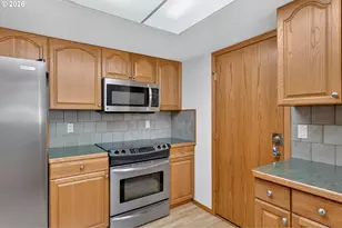 10925 SW 58th Ave, Portland, OR 97219 - Photo 3