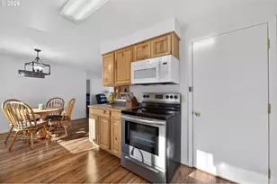 2412 SW Wickiup Ave, Redmond, OR 97756 - Photo 9