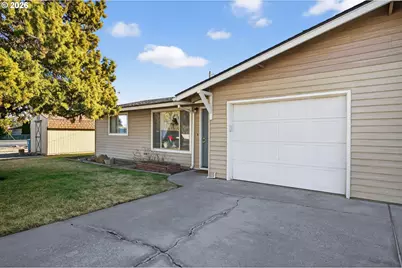 2412 SW Wickiup Ave, Redmond, OR 97756 - Photo 25