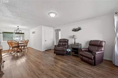 2412 SW Wickiup Ave, Redmond, OR 97756 - Photo 5