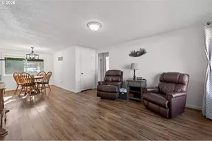 2412 SW Wickiup Ave, Redmond, OR 97756 - Photo 5