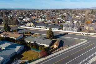 2412 SW Wickiup Ave, Redmond, OR 97756 - Photo 35