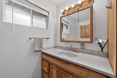 2412 SW Wickiup Ave, Redmond, OR 97756 - Photo 11