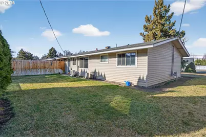 2412 SW Wickiup Ave, Redmond, OR 97756 - Photo 27