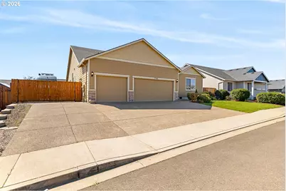 756 E McKinley St, Carlton, OR 97111 - Photo 1