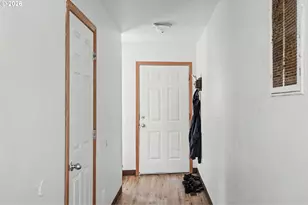 905 Charter Pl, Salem, OR 97301 - Photo 9