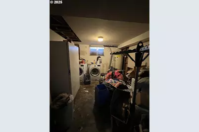 933 SE 174th Ave, Portland, OR 97233 - Photo 3