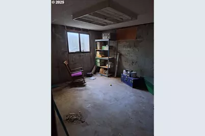 933 SE 174th Ave, Portland, OR 97233 - Photo 13