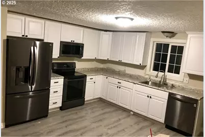 813 NE 106th Ave, Vancouver, WA 98664 - Photo 3