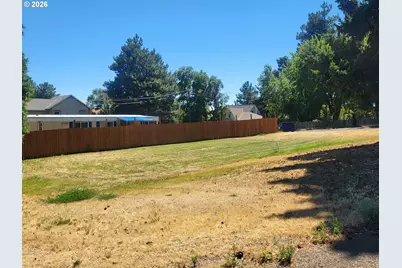 607 Court St, Moro, OR 97039 - Photo 5