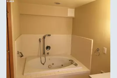 2165 NE Multnomah St, Portland, OR 97232 - Photo 13