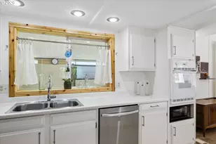 1800 Lakewood Ct, Eugene, OR 97402 - Photo 15