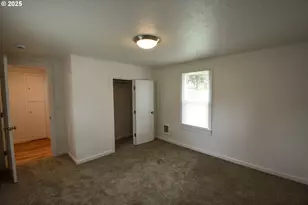 1123 SE 162nd Ave, Portland, OR 97233 - Photo 11