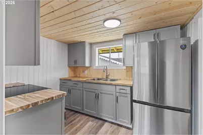 220 N Wasson St, Coos Bay, OR 97420 - Photo 11