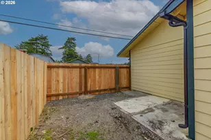 220 N Wasson St, Coos Bay, OR 97420 - Photo 3