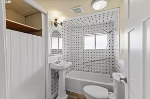 220 N Wasson St, Coos Bay, OR 97420 - Photo 17