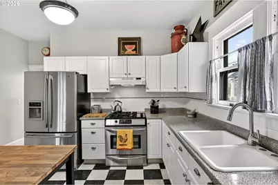 4923 NE 23rd Ave, Portland, OR 97211 - Photo 9