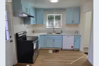 692 N Elliott St, Coquille, OR 97423 - Photo 5
