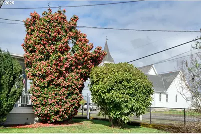 345 E First St, Yamhill, OR 97148 - Photo 13
