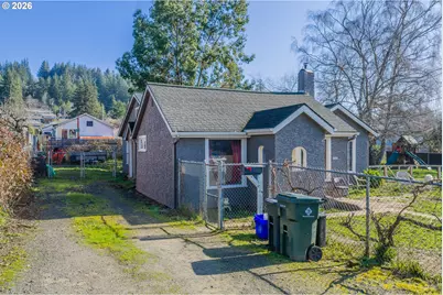 1268 N Elliott St, Coquille, OR 97423 - Photo 5