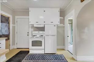 205 N 3rd St, Jefferson, OR 97352 - Photo 9