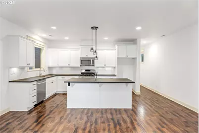 8826 SW Spruce St, Portland, OR 97223 - Photo 5