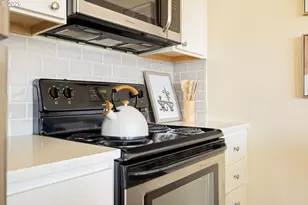 310 NW Uptown Terrace, Portland, OR 97210 - Photo 15