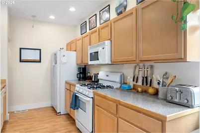526 W Lincoln St, Bingen, WA 98605 - Photo 11