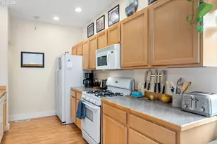 526 W Lincoln St, Bingen, WA 98605 - Photo 11
