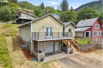 526 W Lincoln St, Bingen, WA 98605 - Photo 1