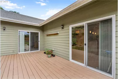 526 W Lincoln St, Bingen, WA 98605 - Photo 29