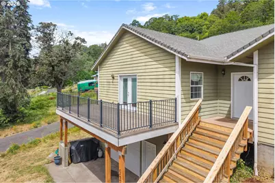 526 W Lincoln St, Bingen, WA 98605 - Photo 3