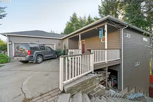 723 N 8th Loop, Coos Bay, OR 97420 - Photo 3