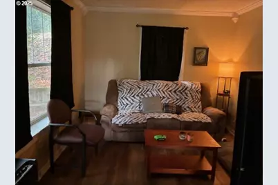 1932 NE Commercial Ave, Roseburg, OR 97470 - Photo 5