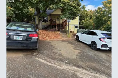 1932 NE Commercial Ave, Roseburg, OR 97470 - Photo 3