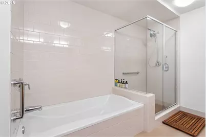 1221 SW 10th Ave #1412, Portland, OR 97205 - Photo 17