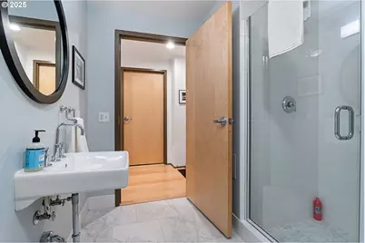 1221 SW 10th Ave #1412, Portland, OR 97205 - Photo 25