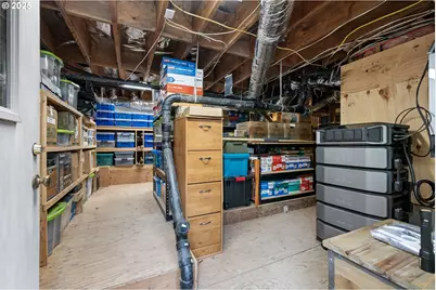 1867 Fircrest Dr, Eugene, OR 97403 - Photo 43