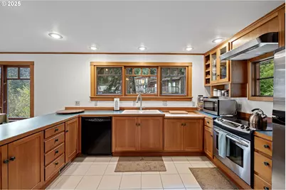 1867 Fircrest Dr, Eugene, OR 97403 - Photo 19