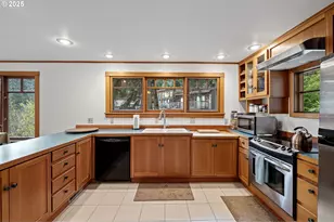 1867 Fircrest Dr, Eugene, OR 97403 - Photo 19