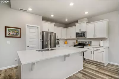 390 S 8th St, Carlton, OR 97111 - Photo 3