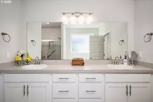 390 S 8th St, Carlton, OR 97111 - Photo 5
